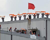 SKorea seeks arrest of 44 over auto strike