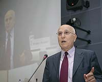 EU official heads to US to discuss greenhouse gas deal