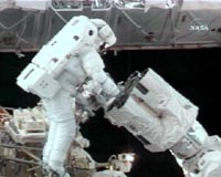 Discovery astronauts complete final spacewalk