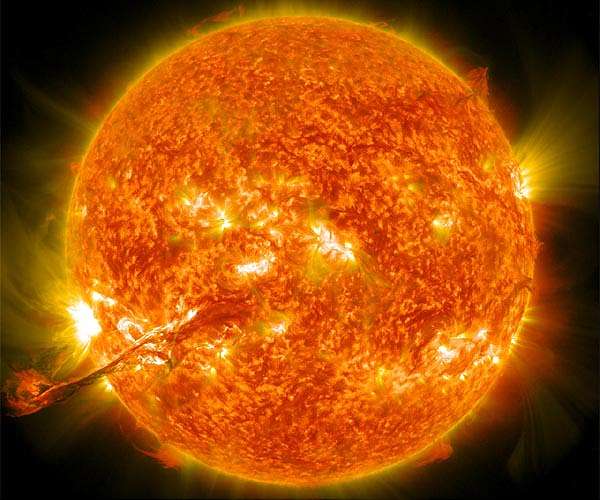 Magnetic waves explain mystery of Sun's outer layer