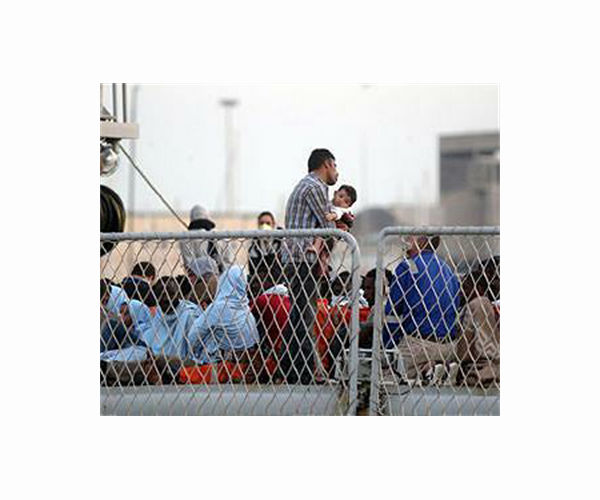 Italian navy brings first migrants to Albania centre