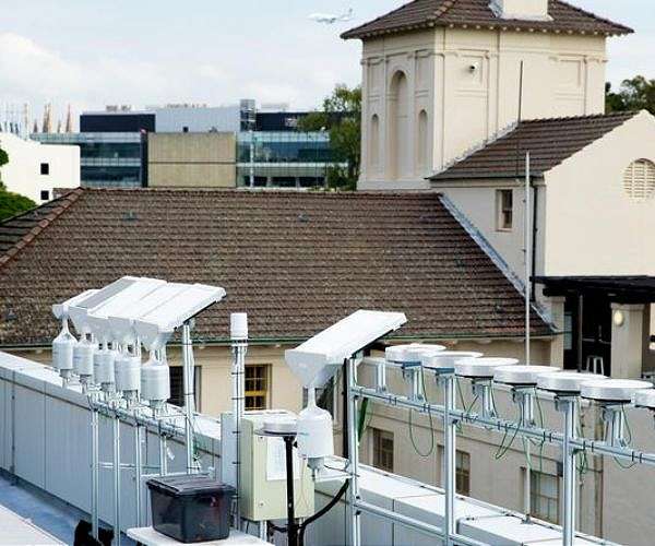 Cooling polymer coating enables energy-free rooftop water collection