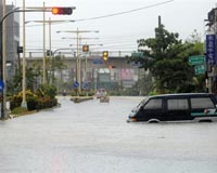One dead after typhoon pounds Taiwan