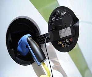 New online mechanism for electric vehicle charging