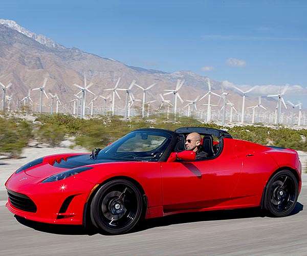 US expands safety probe into Tesla Autopilot