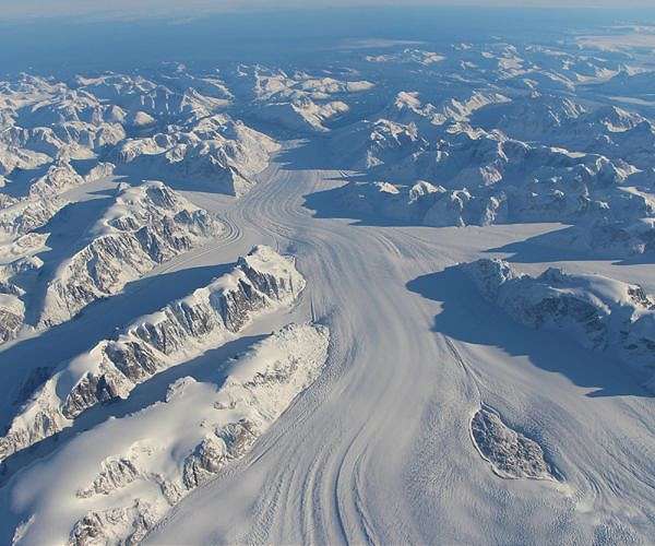 Ice streams move due to tiny ice quakes