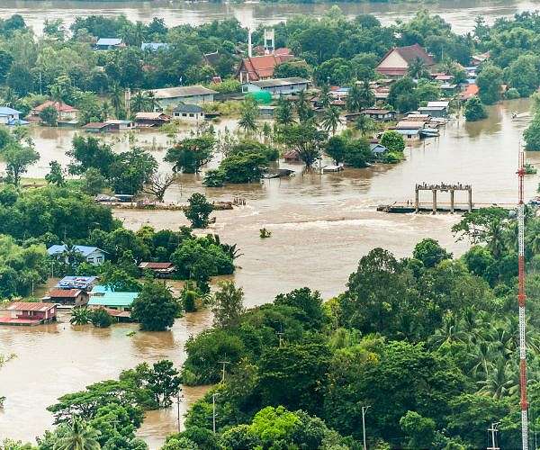 Floods hit 4,000 homes in central Thailand