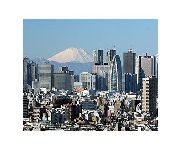 Snow seen on Mount Fuji after record absence