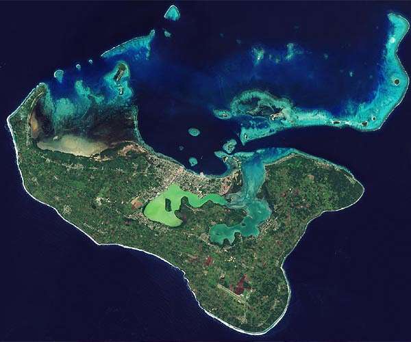 Tongans warned of acid rain after volcanic eruption