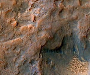Mars Orbiter Images Rover and Tracks in Gale Crater