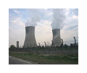 Greenpeace activists held after French nuclear plant break-in