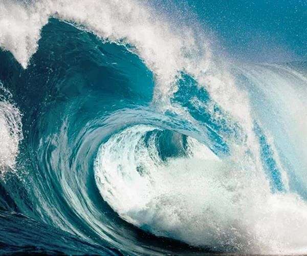 Three dead as massive waves slam Peru, Ecuador and Chile