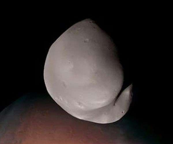 UAE probe offers unprecedented view of Mars moon