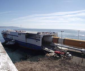 Delta Mariner offloads launch components at Vandenberg