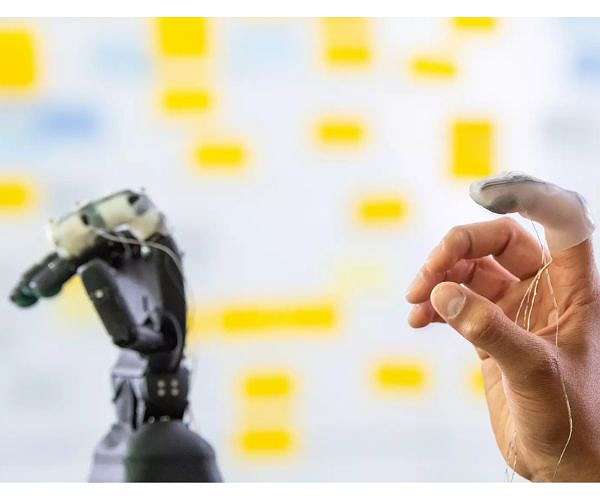Munich researchers develop flexible, skin-like sensors