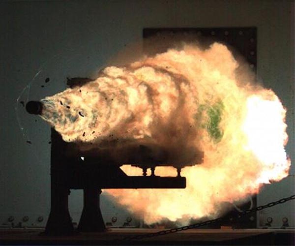 Japan shows off futuristic 'railgun' at defence expo