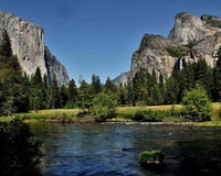 Fire closes landmark Yosemite tourist trail