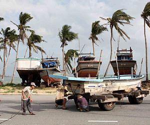 Kerry to tour typhoon-hit Philippines, Vietnam