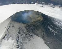 Thousands evacuated as Chile volcano erupts