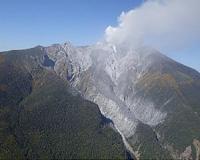 Helium anomaly preceded Mount Ontake eruption