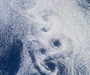 Physicists hit on mathematical description of superfluid dynamics