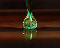 Study explains how droplets can levitate on liquid surfaces
