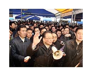 Chinese premier calls on people to back Communist Party