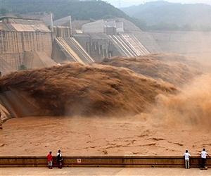 Nearly 1,700 dead, missing in China floods