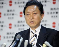 Japan's 'alien' PM meets 'earthman' astronaut