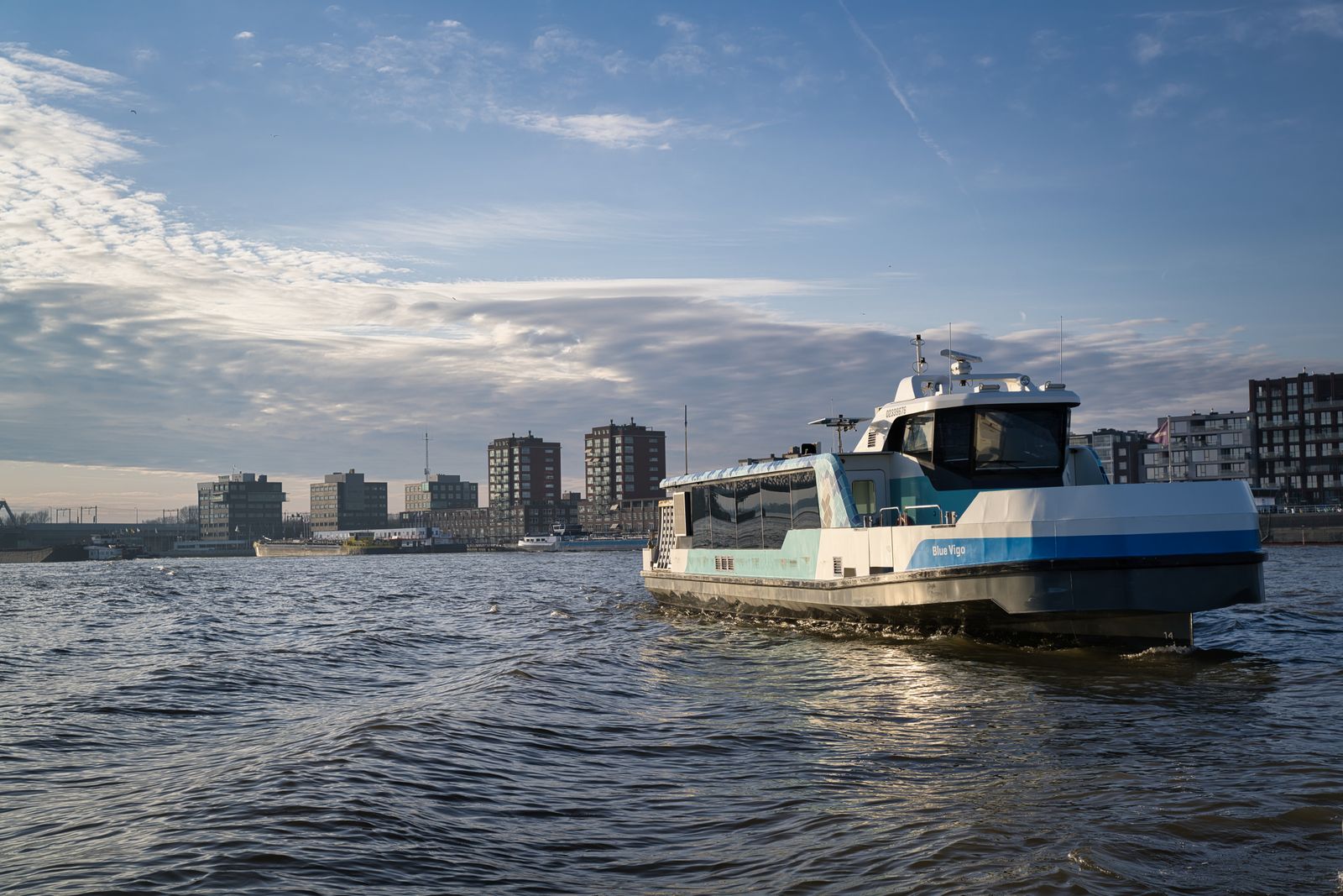 electric ferry river plate