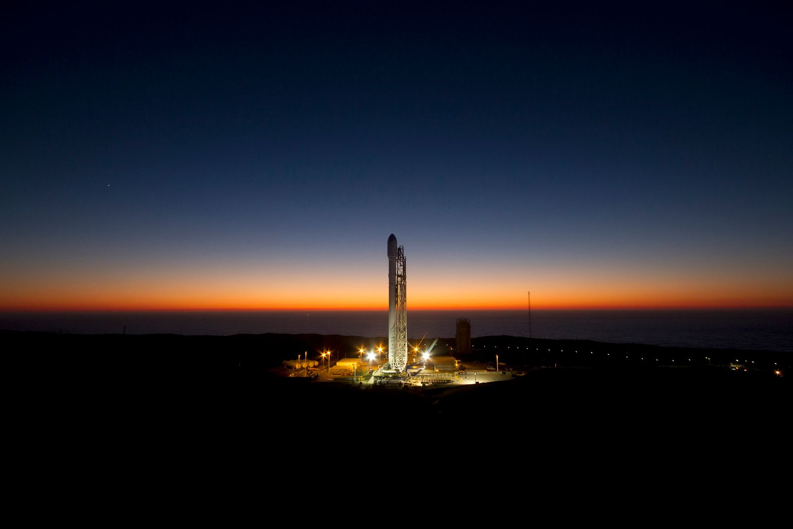How did a captured wartime rocket, fired straight up from a New Mexico desert range in 1946, return the first photograph of Earth taken from above the atmosphere?