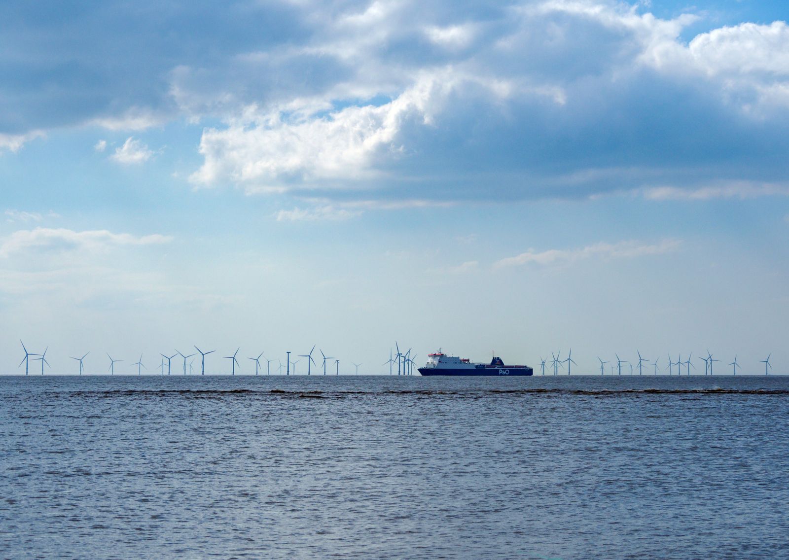 wind turbine installation vessel